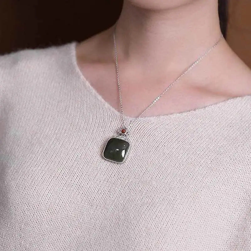 Schöne Gold Halskette mit einzigartigem Stil