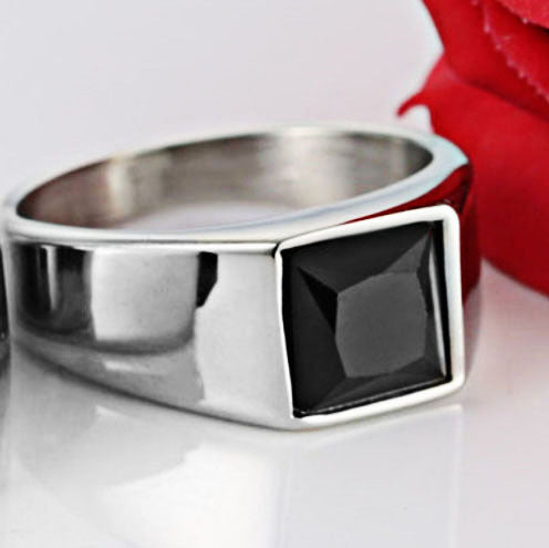 Zarte handwerkliche Ring