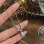 Schöne Halskette mit einzigartigem Stil