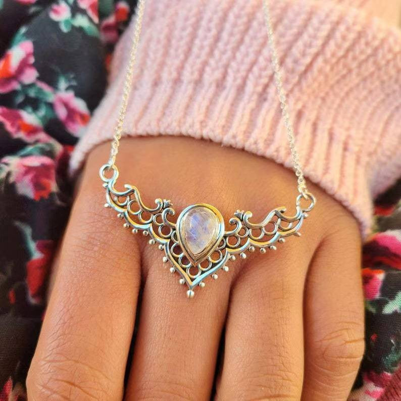 Zarte handwerkliche Halskette