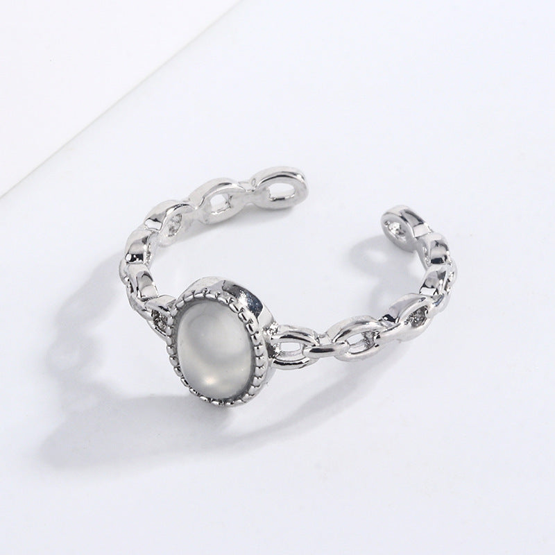 Zarte handwerkliche Ring