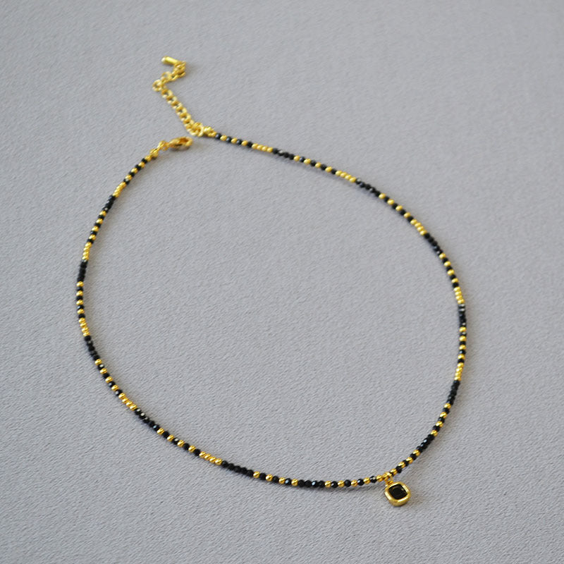 Schöne Gold Halskette mit einzigartigem Stil