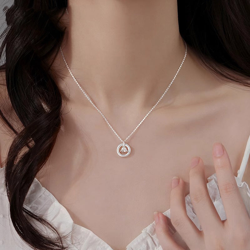 Schöne Halskette mit einzigartigem Stil