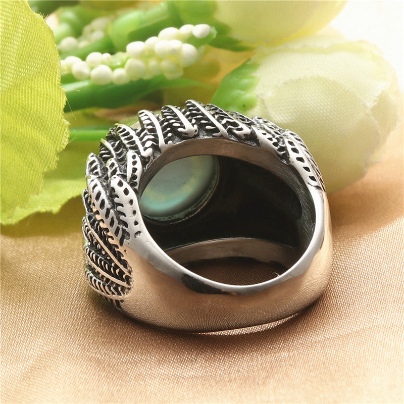 Zarte handwerkliche Ring