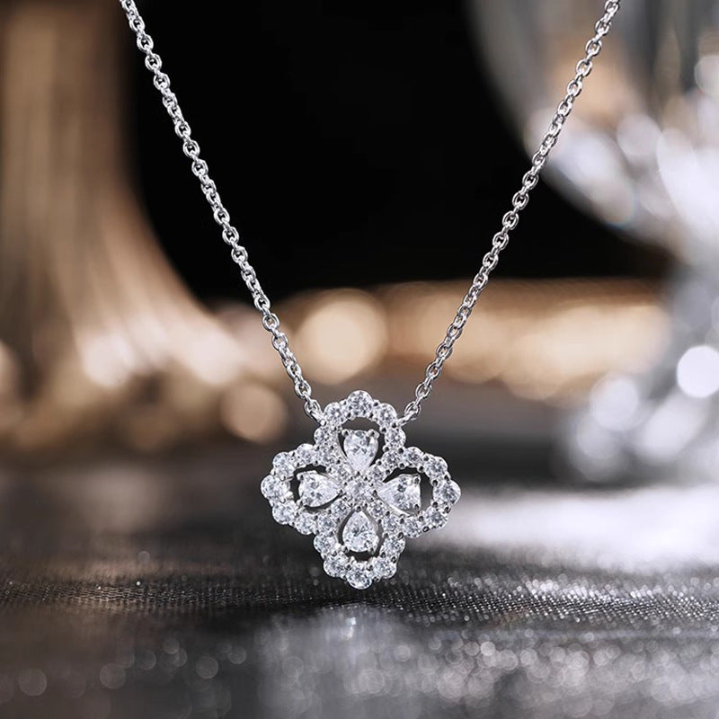 Zarte handwerkliche Halskette