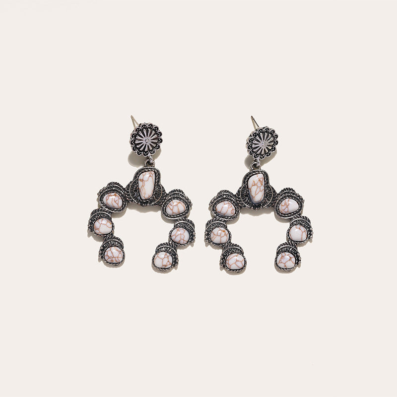 Zarte handwerkliche Ohrring