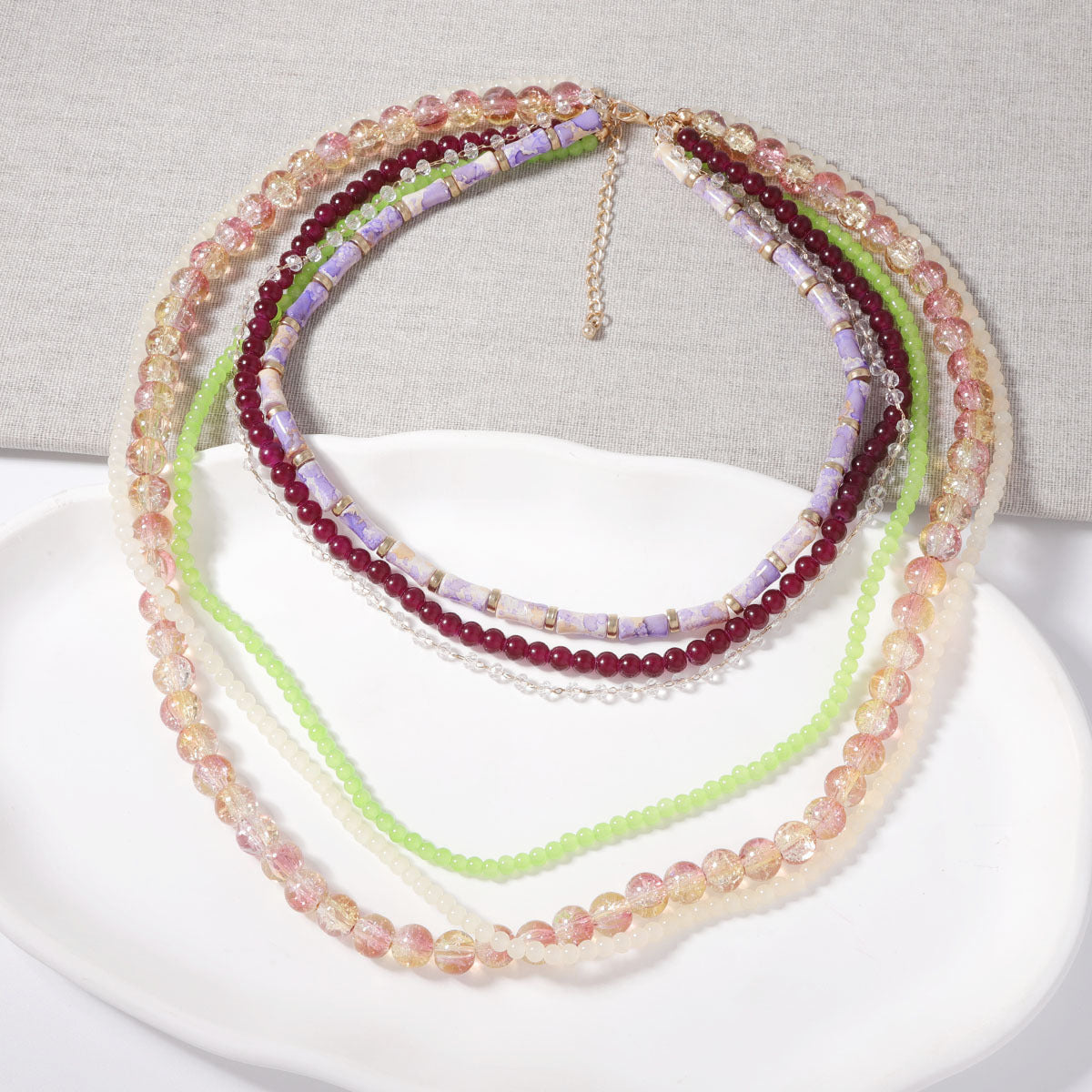 Schöne Halskette mit einzigartigem Stil