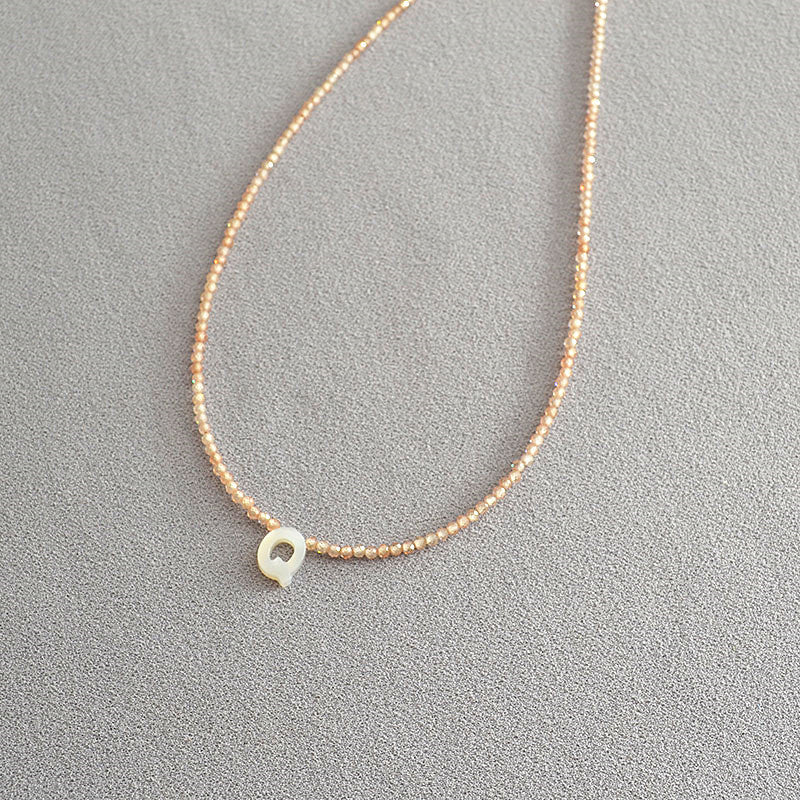 Schöne Halskette mit einzigartigem Stil