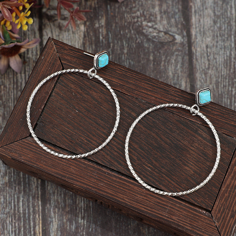 Zarte handwerkliche Ohrring