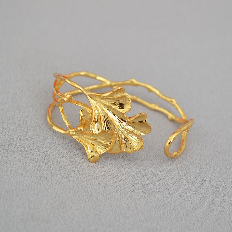 Schöne Gold Armband mit einzigartigem Stil