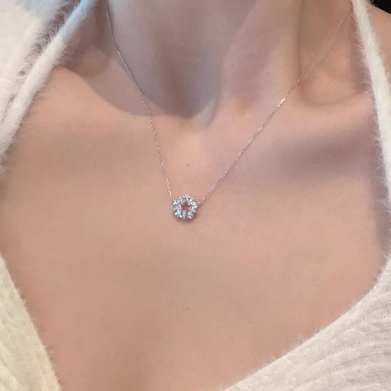 Zarte handwerkliche Halskette