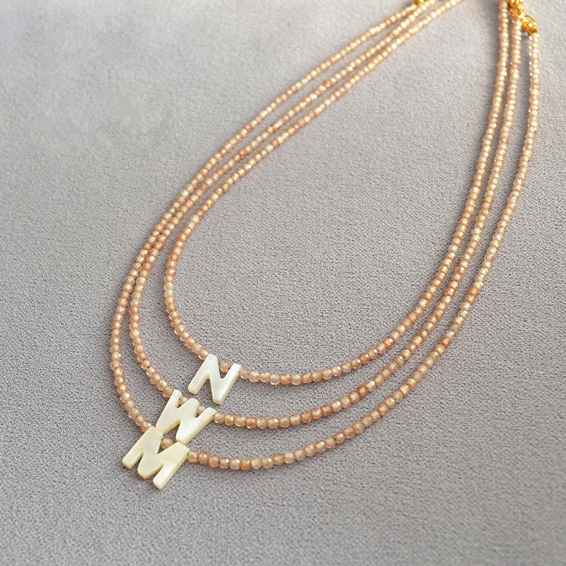 Schöne Halskette mit einzigartigem Stil