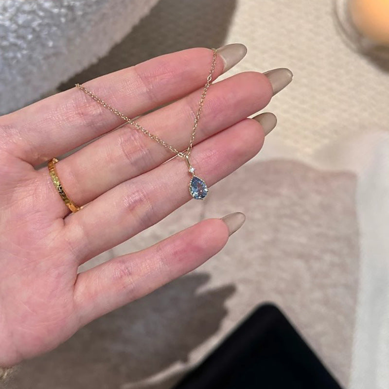 Zarte handwerkliche Halskette