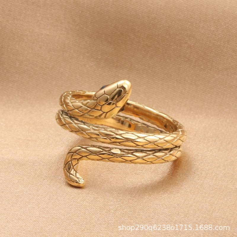 Zarte handwerkliche Ring