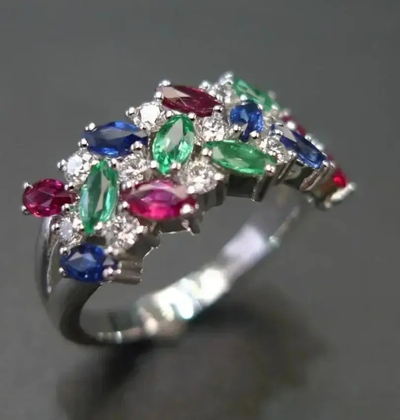 Zarte handwerkliche Ring