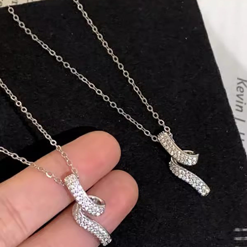 Schöne Halskette mit einzigartigem Stil