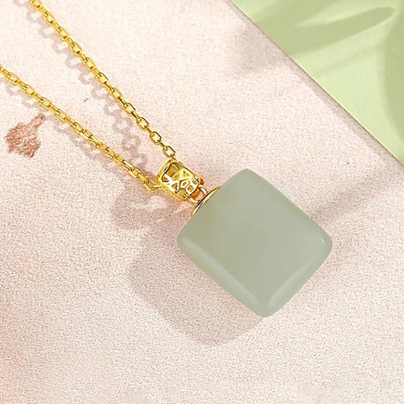 Zarte handwerkliche Halskette