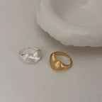 Zarte handwerkliche Ring