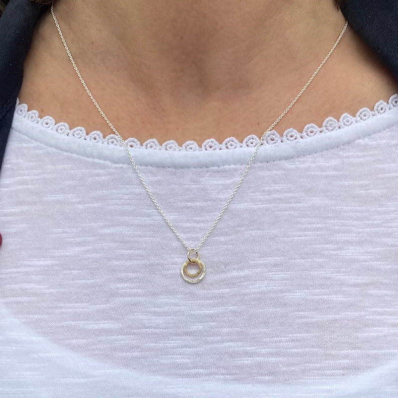 Zarte handwerkliche Halskette