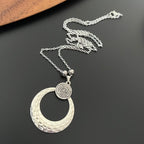 Schöne Halskette mit einzigartigem Stil