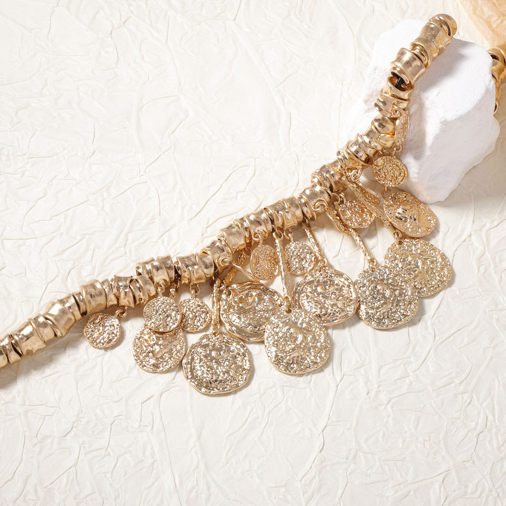 Schöne Halskette mit einzigartigem Stil