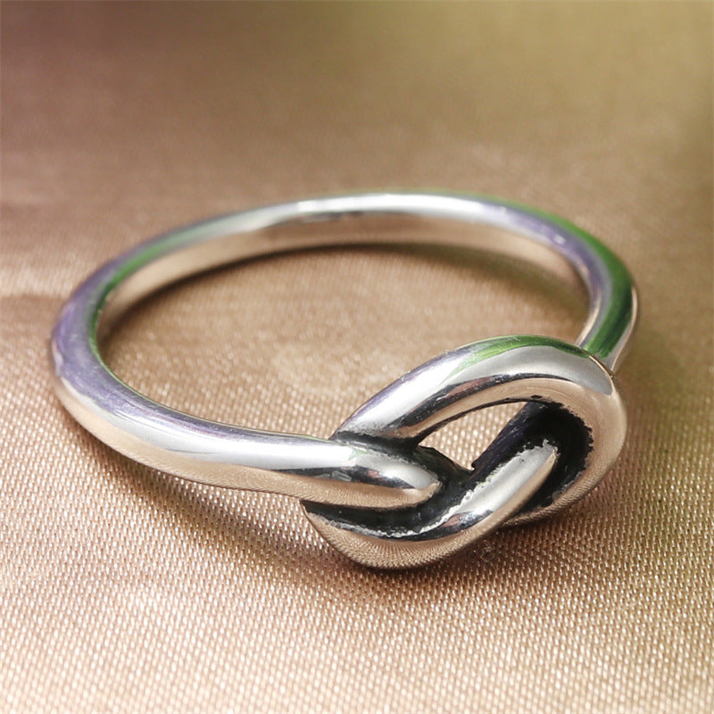 Zarte handwerkliche Ring