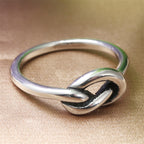 Zarte handwerkliche Ring
