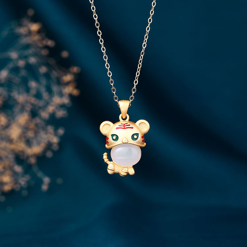 Schöne Gold Halskette mit einzigartigem Stil