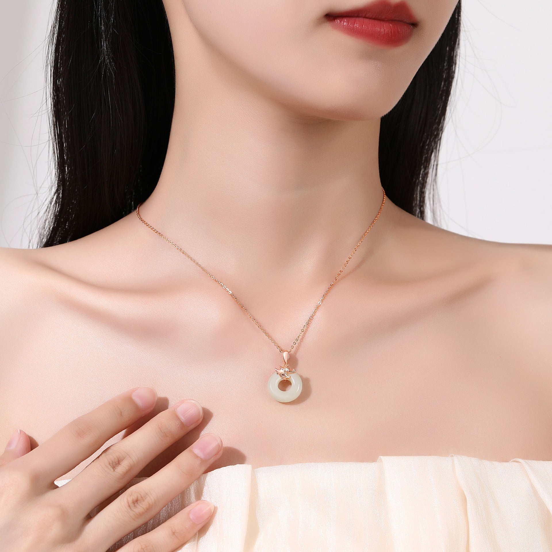 Zarte handwerkliche Halskette