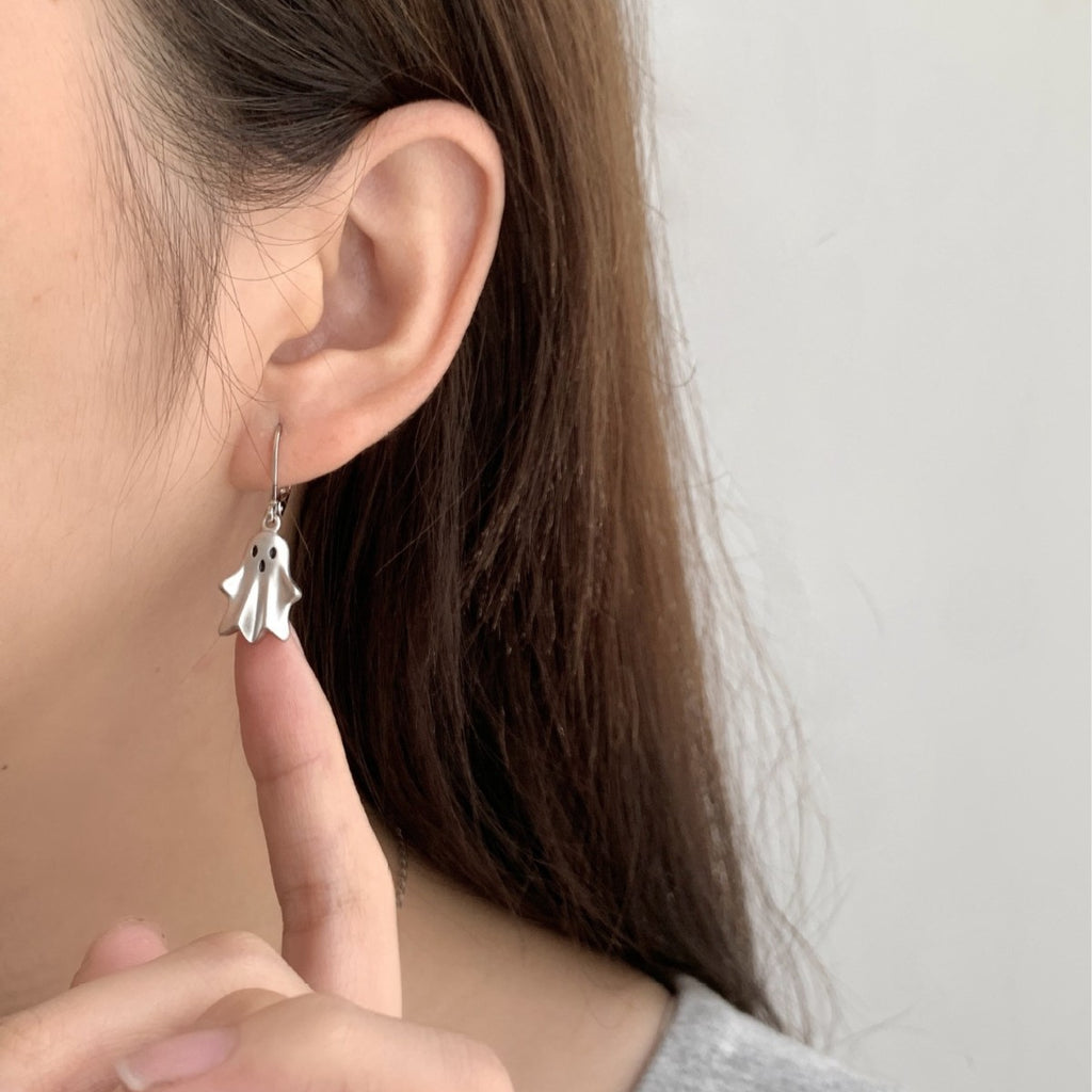 Zarte handwerkliche Ohrring