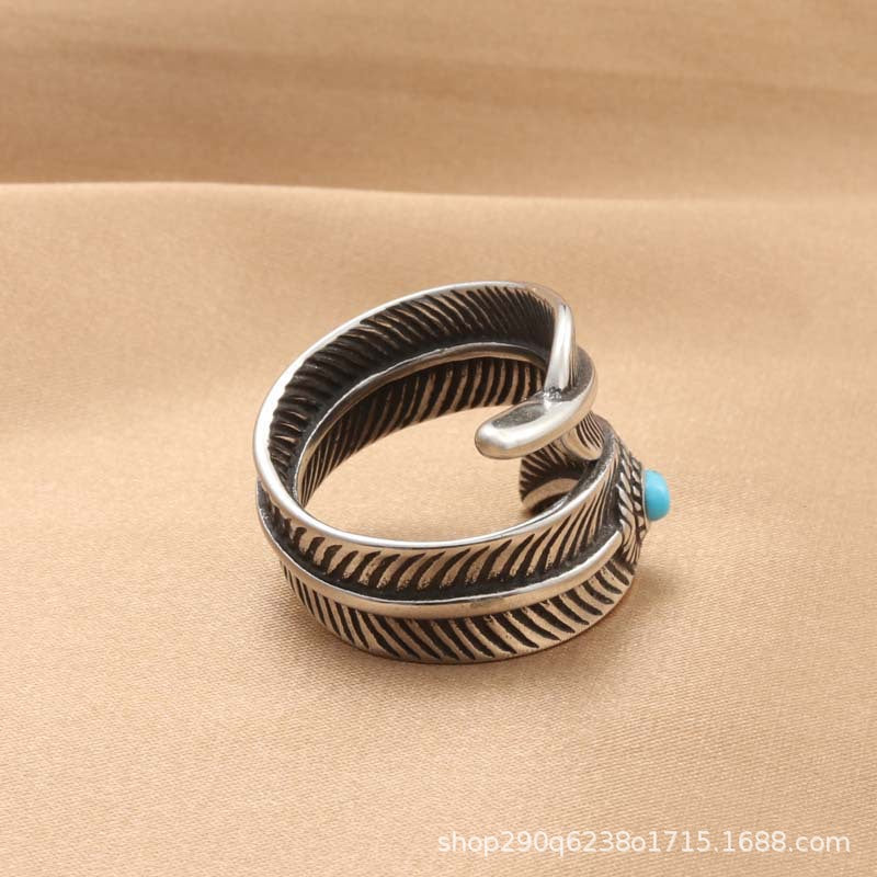 Zarte handwerkliche Ring