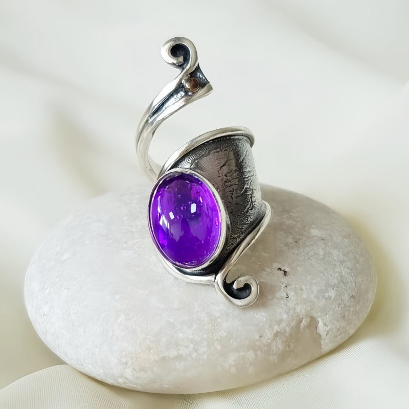 Zarte handwerkliche Ring