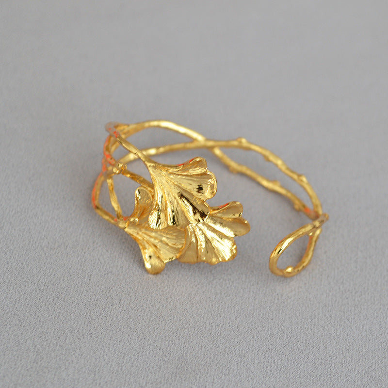 Schöne Gold Armband mit einzigartigem Stil