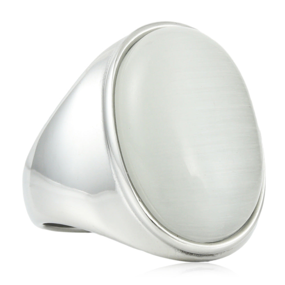 Zarte handwerkliche Ring