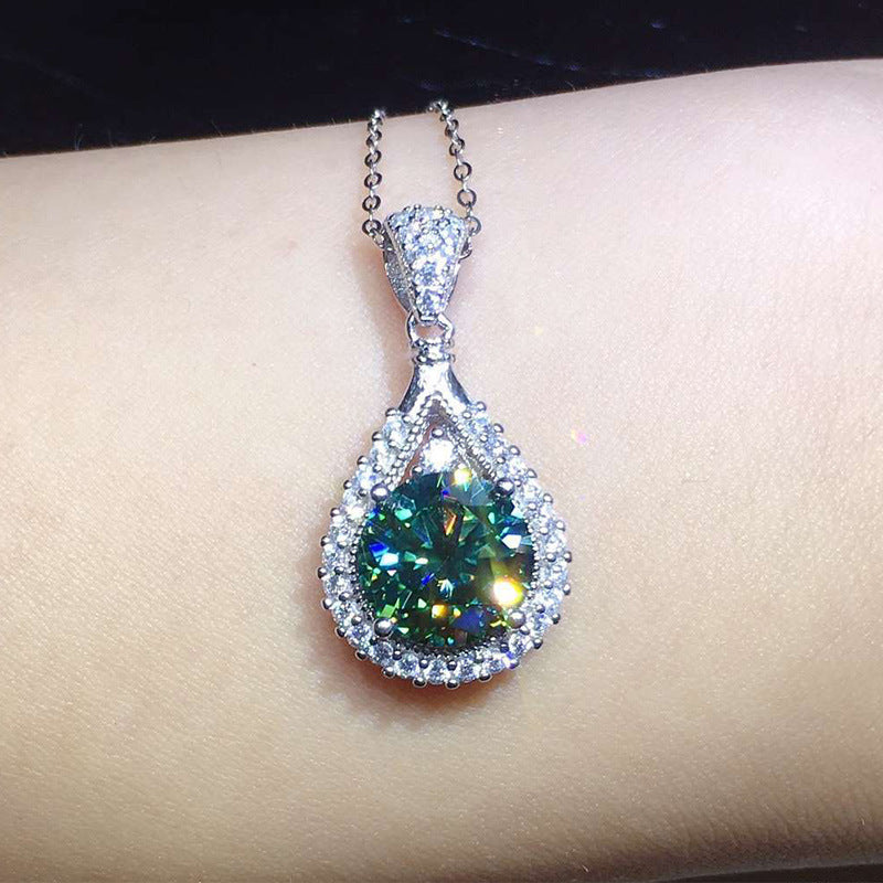 Schöne Halskette mit einzigartigem Stil