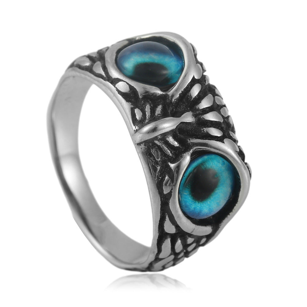 Zarte handwerkliche Ring