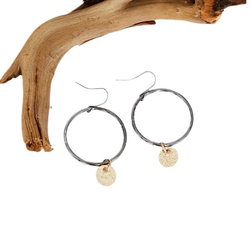 Zarte handwerkliche Ohrring