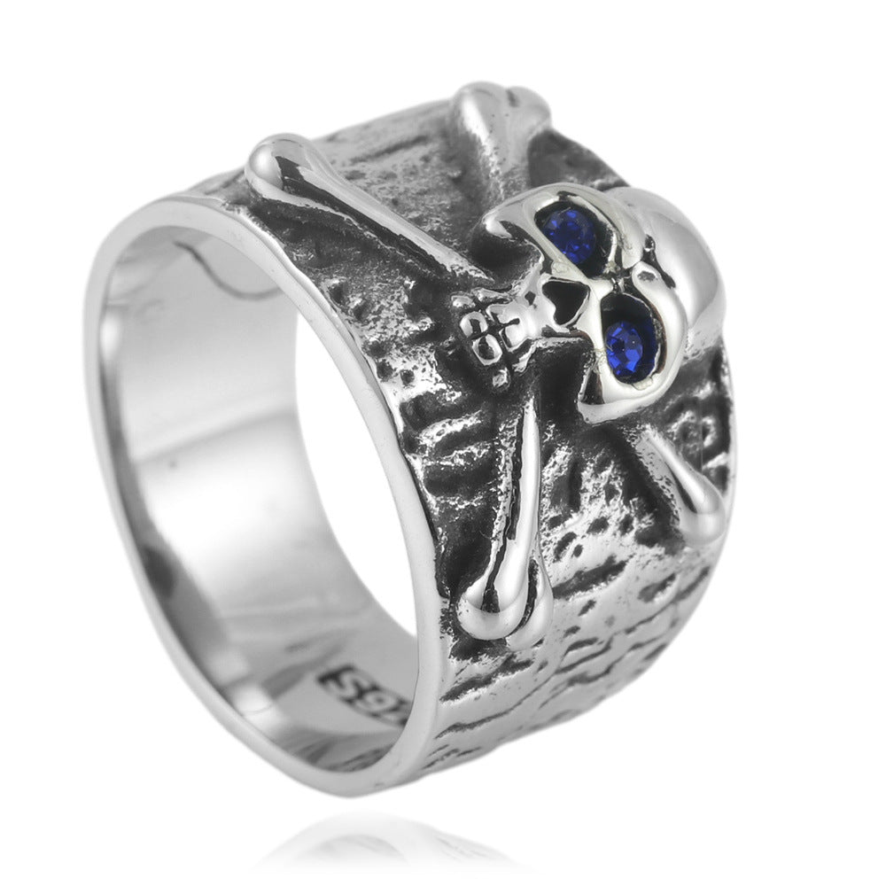 Zarte handwerkliche Ring