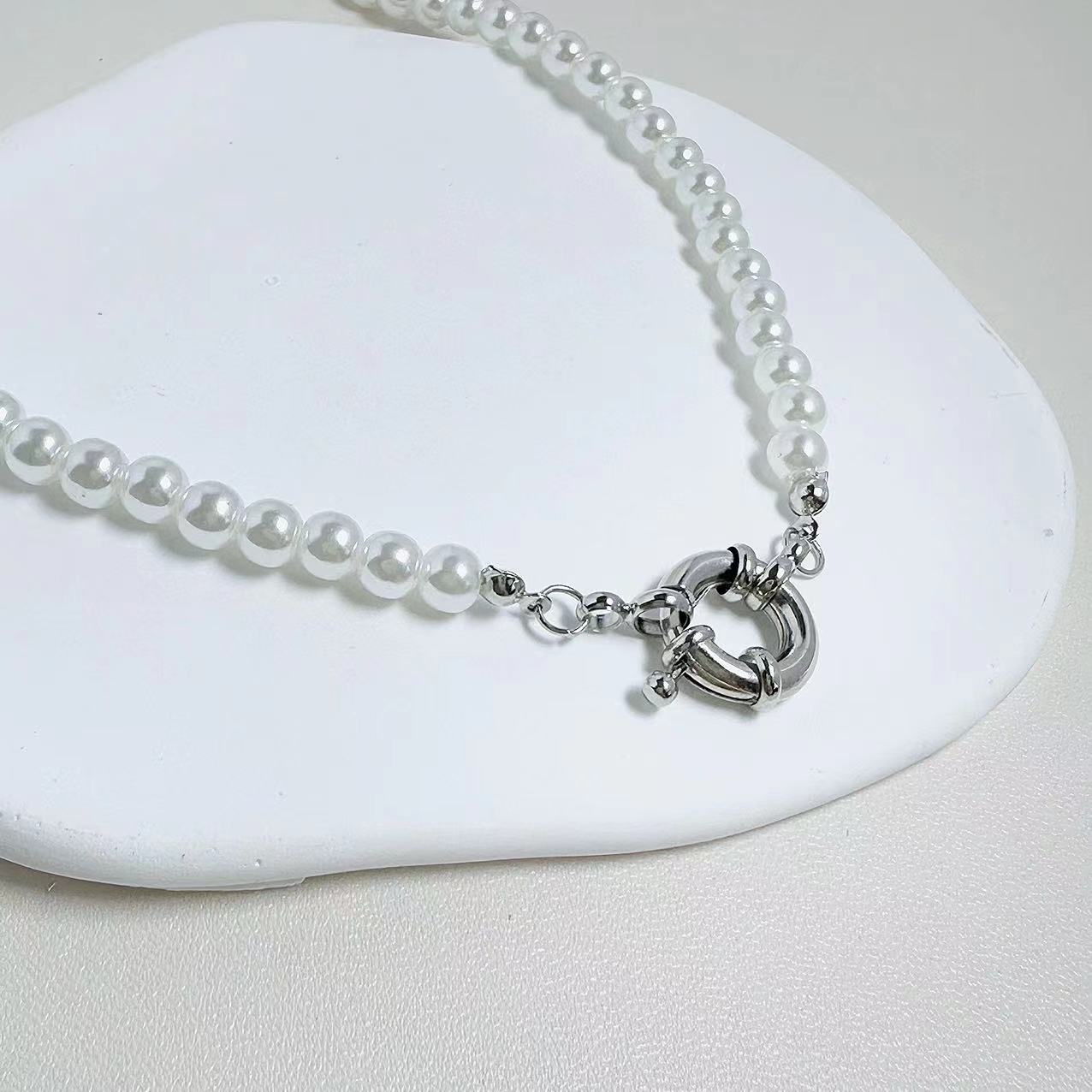 Zarte handwerkliche Perlen Halskette