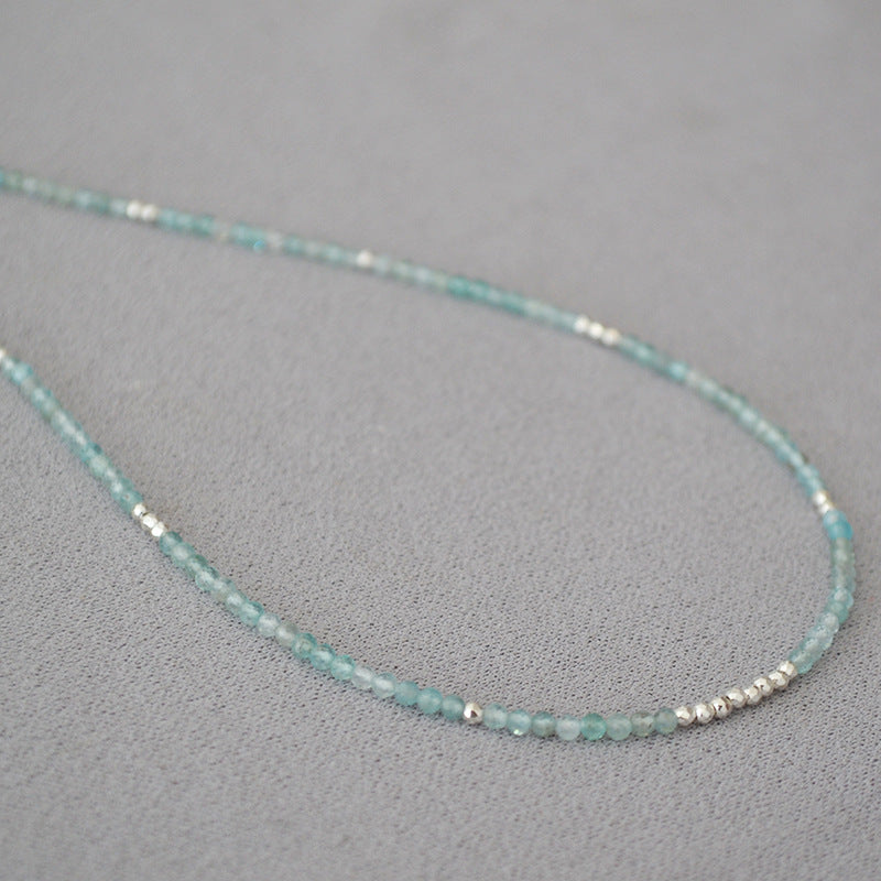 Schöne Halskette mit einzigartigem Stil