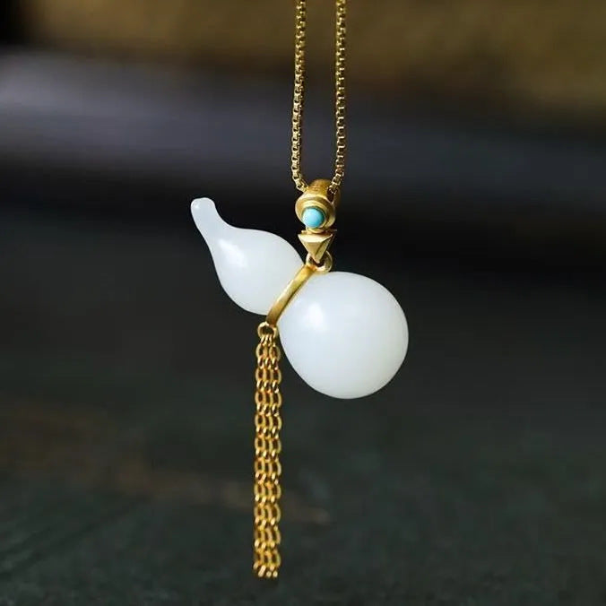 Schöne Gold Halskette mit einzigartigem Stil