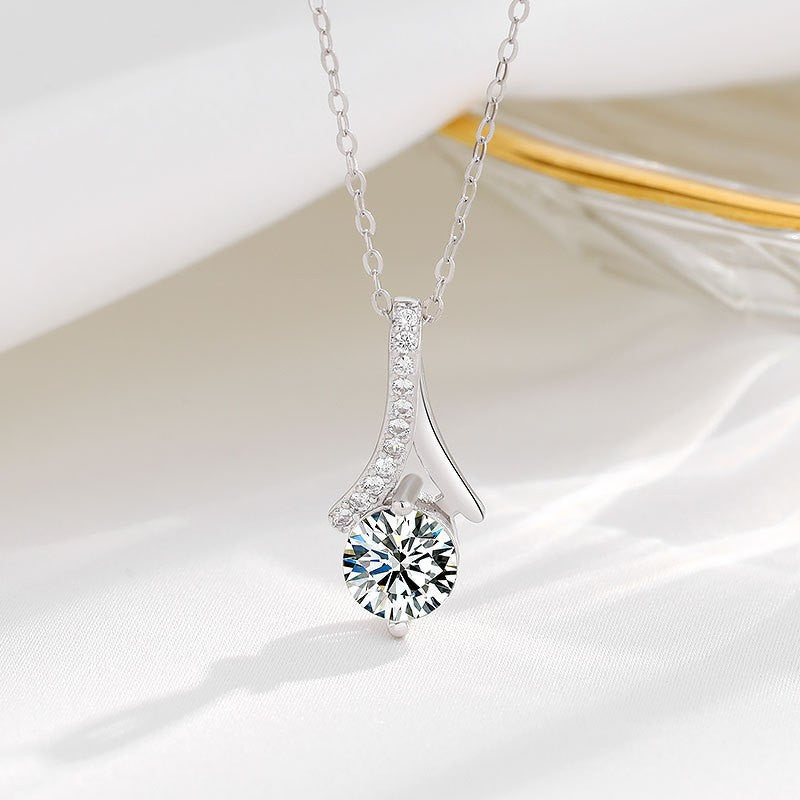 Schöne Halskette mit einzigartigem Stil