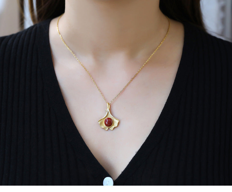 Schöne Gold Halskette mit einzigartigem Stil