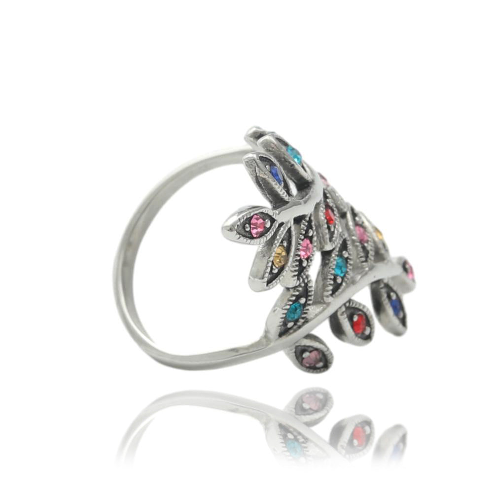 Zarte handwerkliche Ring