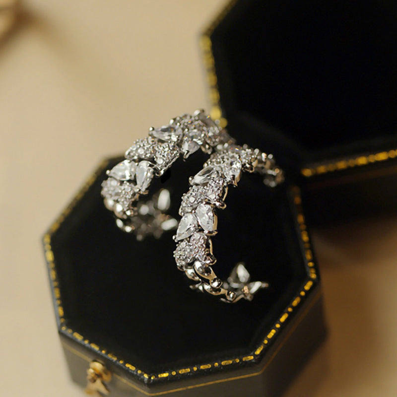 Atemberaubende Ohrring für den Alltag