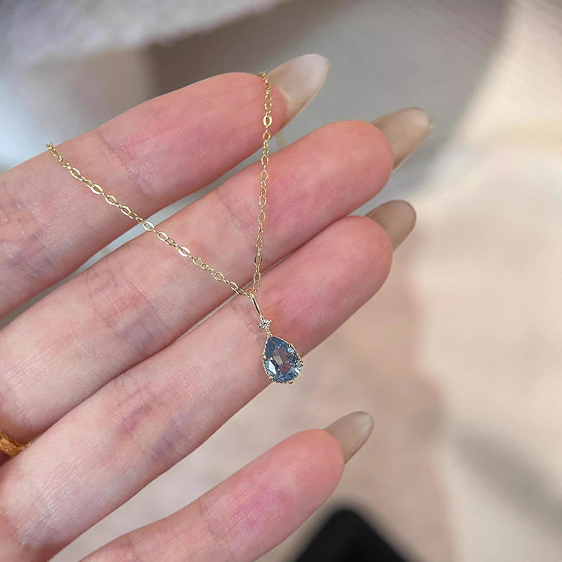 Zarte handwerkliche Halskette