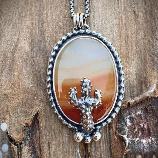 Schöne Halskette mit einzigartigem Stil