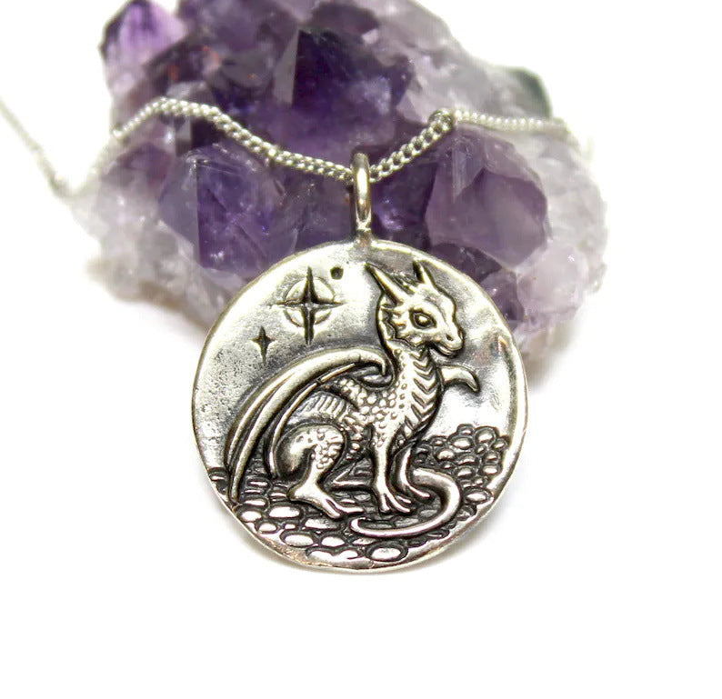 Zarte handwerkliche Halskette