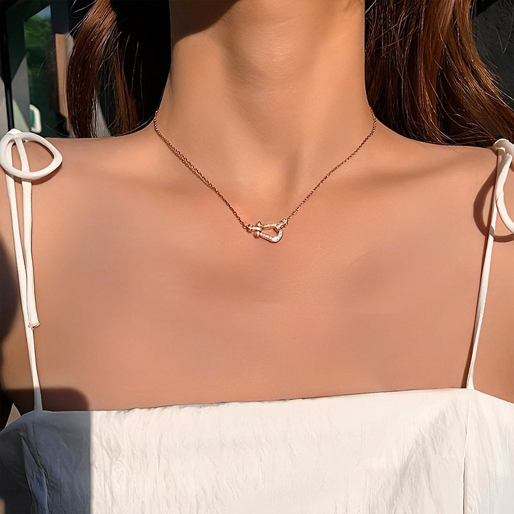 Zarte handwerkliche Halskette