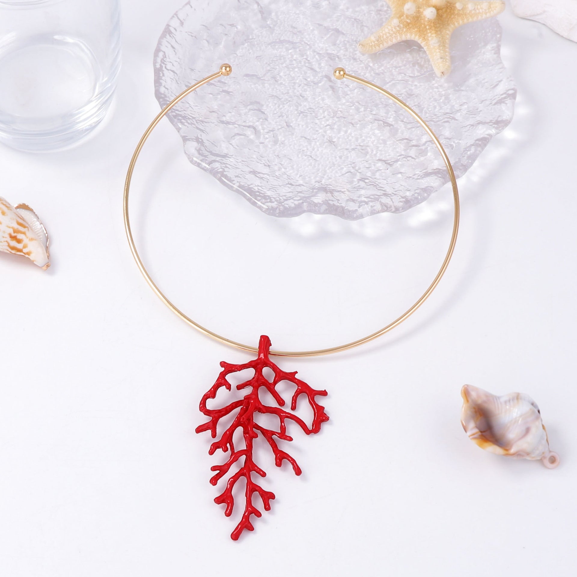 Schöne Halskette mit einzigartigem Stil